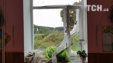 У Павлівці від вибухів розтрощило школу_6 / © Фото Івана Гребенюка/ТСН