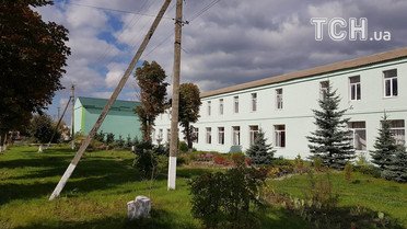У Павлівці від вибухів розтрощило школу_5 / © Фото Івана Гребенюка/ТСН
