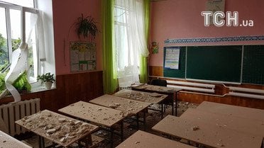 У Павлівці від вибухів розтрощило школу_10 / © Фото Івана Гребенюка/ТСН