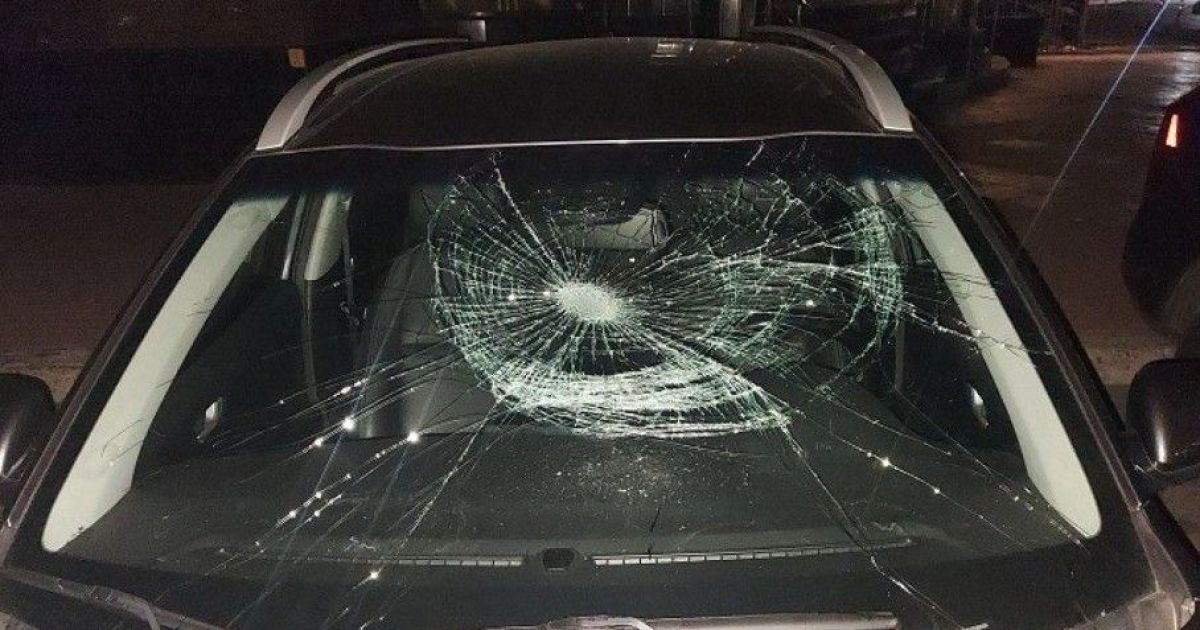 У Києві чоловік потрощив шість авто, одне з яких належить військовим