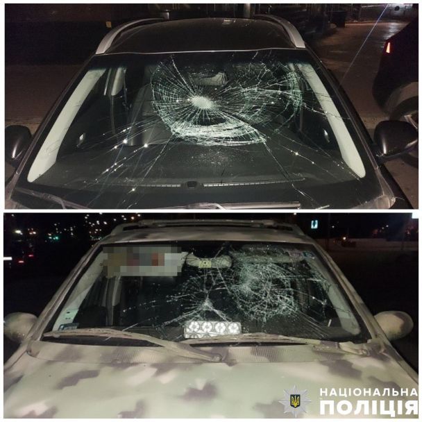 У Києві чоловік потрощив шість авто, одне з яких належить військовим / © Поліція Києва / Facebook