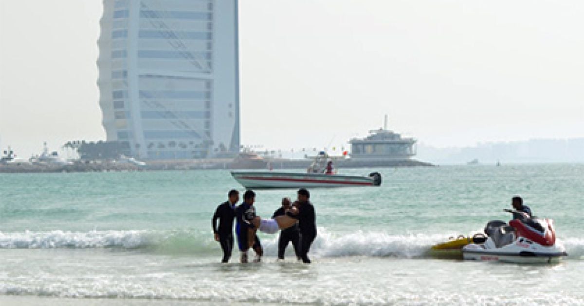 Из-за странных родительских запретов в Дубае девушке "позволили" утонуть на глазах у спасателей