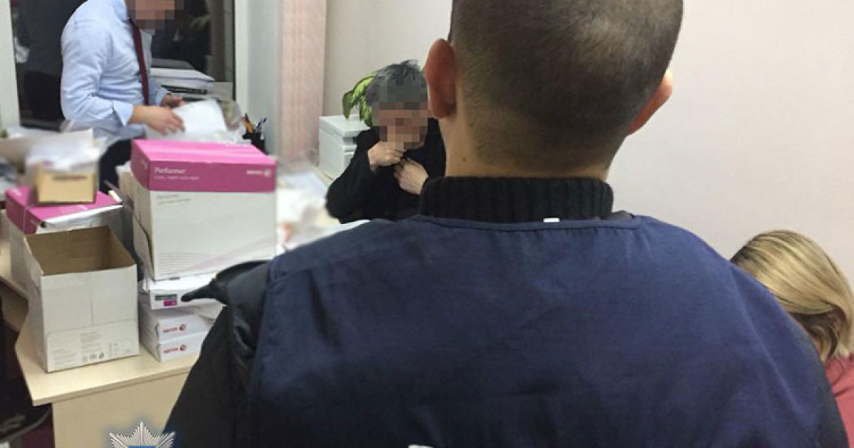 У Києві проректор вишу "погорів" на хабарі у 3 тисячі доларів 