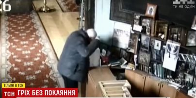 У київському храмі поважного охоронця впіймали на крадіжках грошей зі скриньок для пожертв