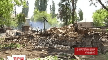 Серія вибухів та пожежа вщент зруйнували двоповерховий будинок у Кривому Розі