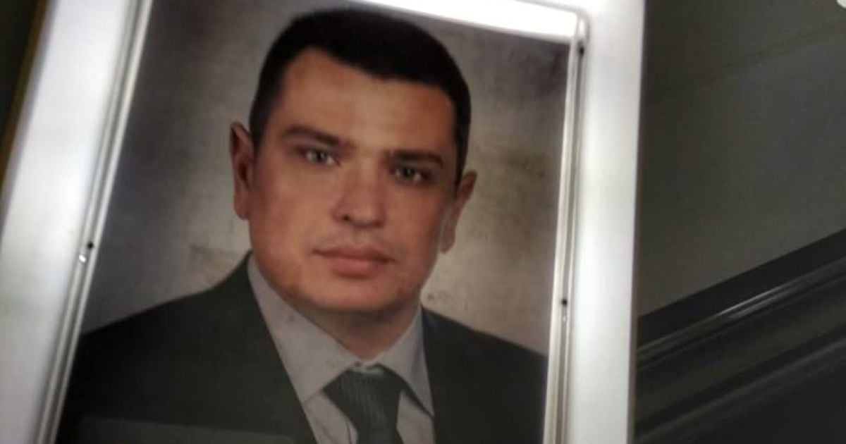 В метро Киева появилась реклама с Сытником и заседанием Комитета Рады