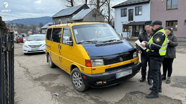 Водителей начали штрафовать за пассажиров на 34 тысячи гривен: что известно