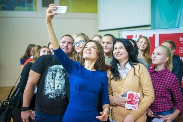 На зустрічі з херсонською молоддю ведуча Марічка Падалко зізналася, що її надихають спортивні здобутки України