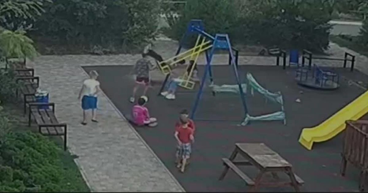 Хлопчик, який серйозно травмувався в Одесі на дитмайданчику, звернувся до лікарів: відео