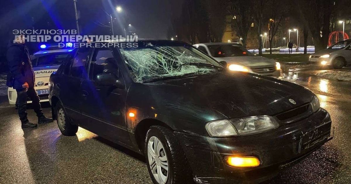 В Днепре водитель влетел в двух женщин на пешеходном переходе