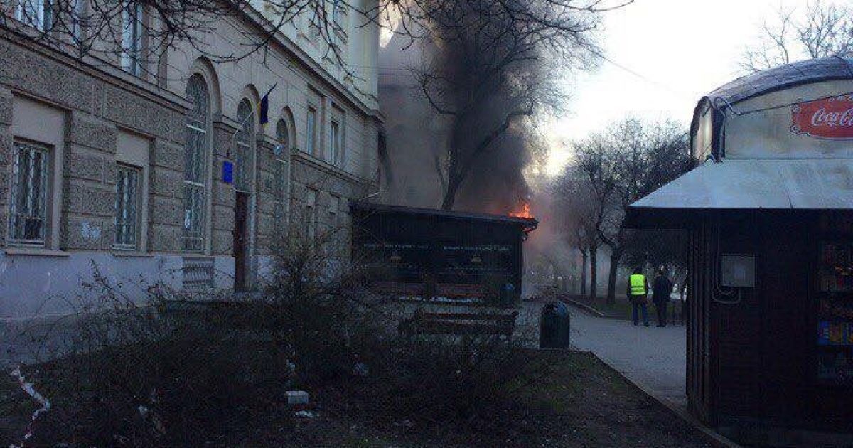 Густой дым и перекрыт центр города. Во Львове горел ресторан