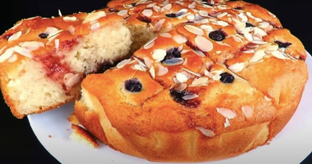 Швидкий і бюджетний пиріг на кефірі (фото з сайту Господинька)