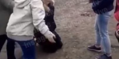 В Киеве подростки жестоко избили ногами школьницу, полиция открыла уголовное производство