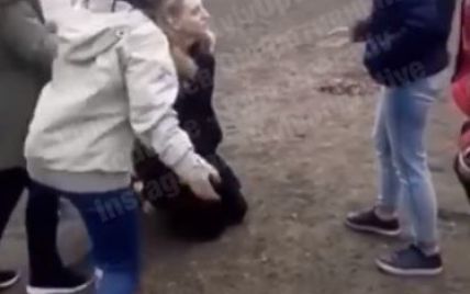 В Киеве подростки жестоко избили ногами школьницу, полиция открыла уголовное производство