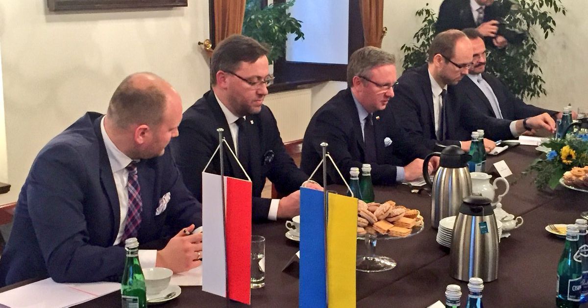 У Кракові в таємному режимі відбулися переговори щодо майбутнього стосунків України та Польщі