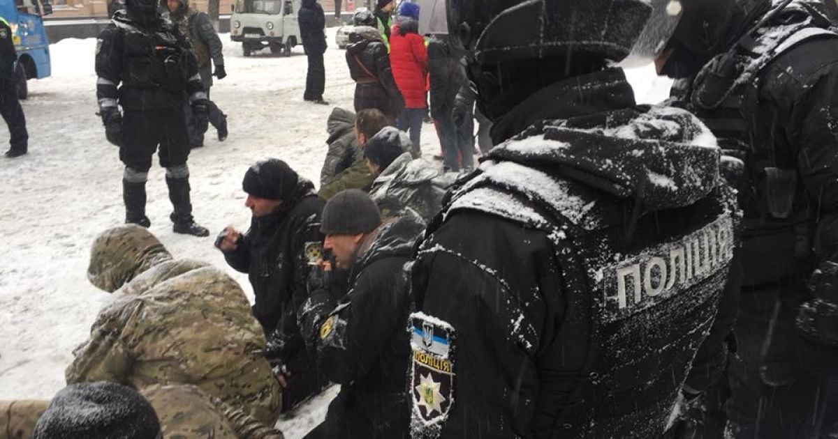 сутички під радою 3.03_2 / © facebook/Артем Шевченко