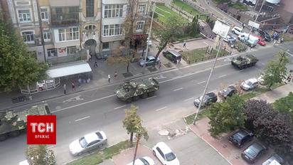 По улице Киева проехались танки во время подготовки к военному параду