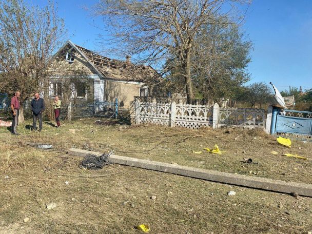 Російські військові скинули авіабомбу на село Одрадокам'янка - наслідки атаки. / © Голова Херсонської ОВА Олександр Прокудін.