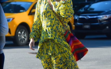 В красивом платье и стоптанных кроссовках: беременная Кейт Хадсон на улицах Нью-Йорка