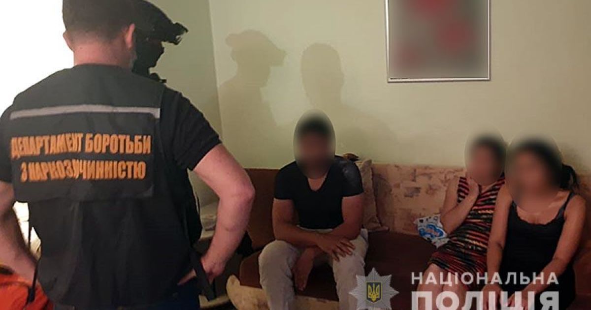 Продавали за готівку, безготівково і "закладками": у Полтаві правоохоронці викрили групу "наркобізнесменів"