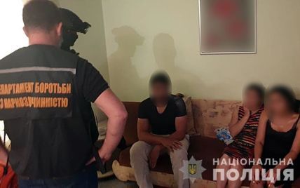 Продавали за готівку, безготівково і "закладками": у Полтаві правоохоронці викрили групу "наркобізнесменів"