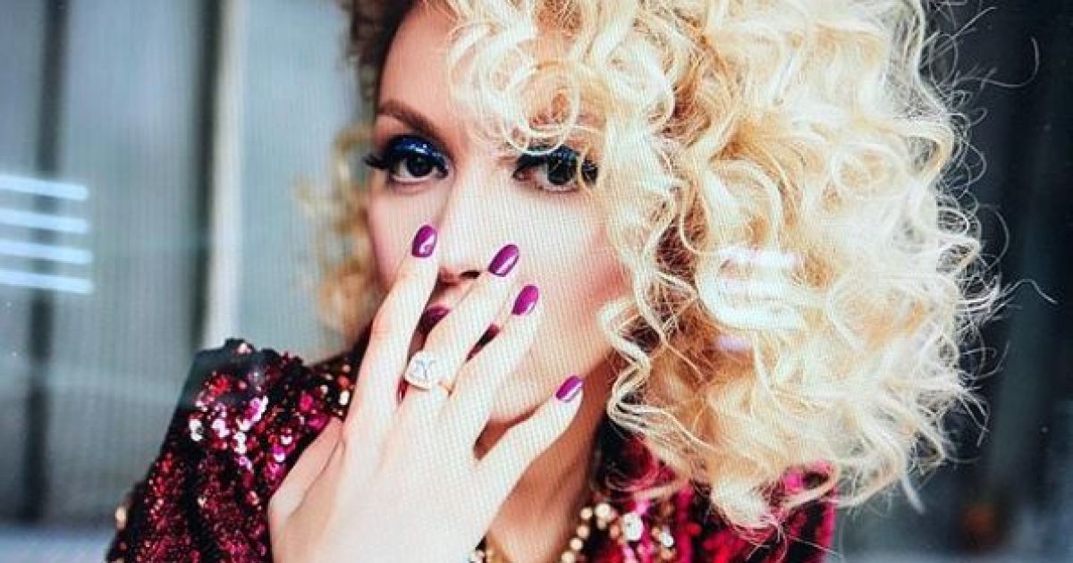 Ылғал трусикалардың секс фотосуреті