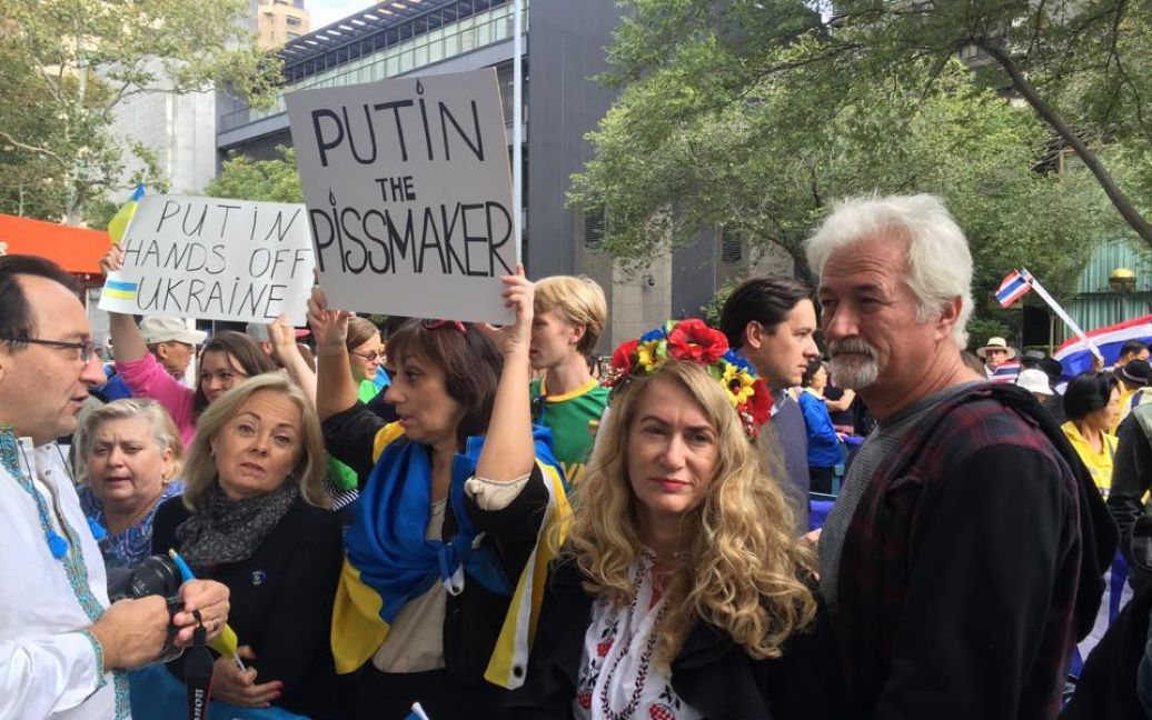 Возле штаб-квартиры ООН протестуют против политики Путина. / © facebook/Елена Рыковцева