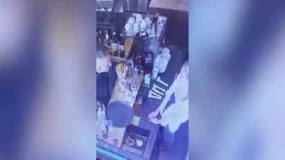 У Варшаві зняли на відео, як чоловік плюнув в українку та втік