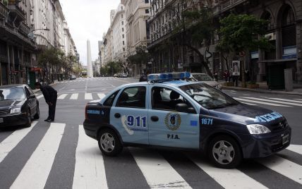 В Аргентине страстные копы проигнорировали вызов, занимаясь сексом в патрульном авто