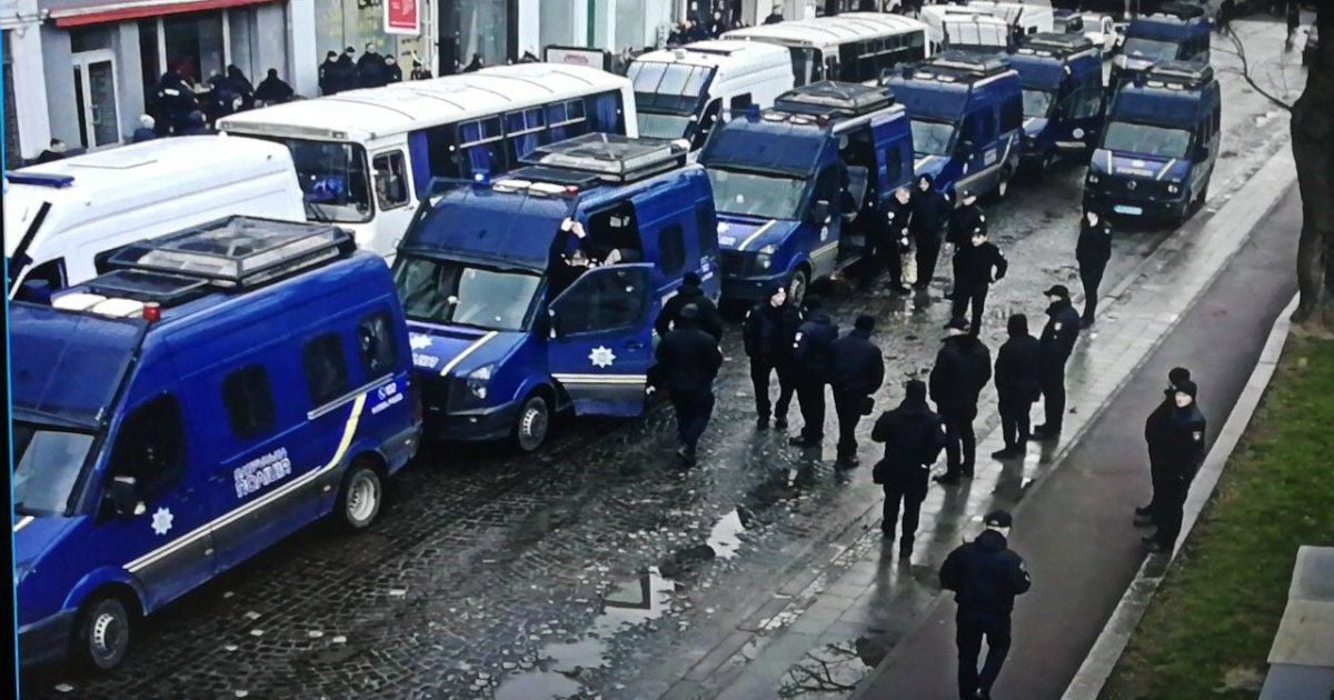Порошенко во Львове: Садовый заявил, что сотрудники УГО незаконно перекрыли улицы и остановили общественный транспорт
