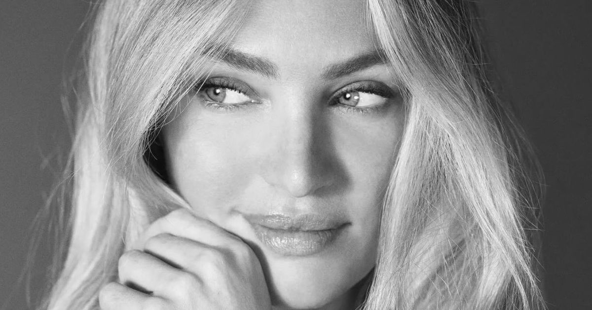 Кендіс Свейнпоул у рекламі аромату Bombshell від Victoria's Secret