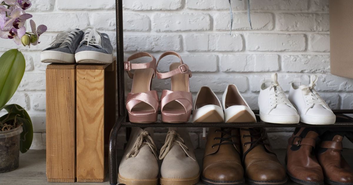Как избавиться от неприятного запаха из обуви