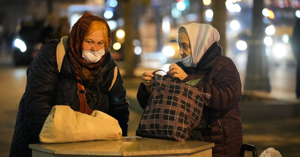 Ситуация напряженная: в РФ отменили все массовые мероприятия из-за больших показателей заболеваемости COVID-19