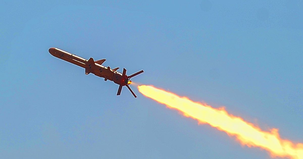 Дальность до 300 км: в Украине испытали новую крылатую ракету