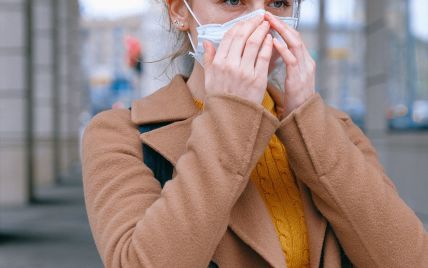 Вчені пояснили різницю втрати нюху у заражених COVID-19 та хворих на застуду