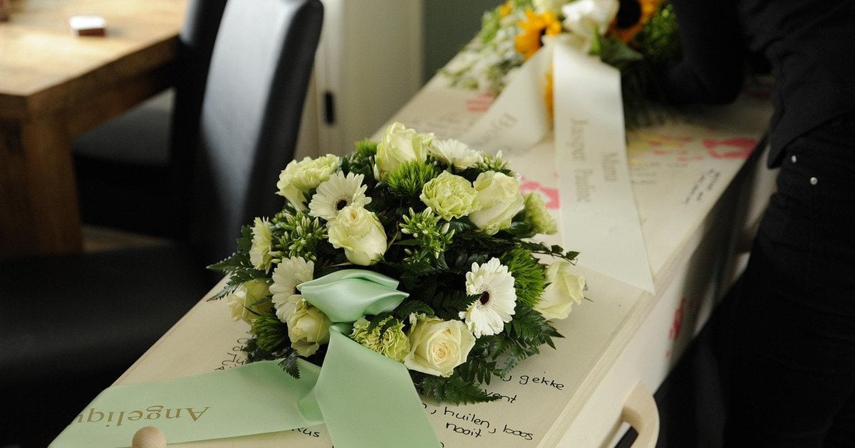 Похорони – це емоційно важкий момент, і спостереження за ними може викликати тривогу