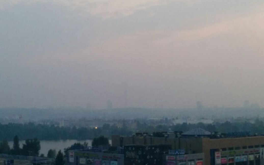 До вечора дим з&#039;явився по всьому місту / © ТСН.ua