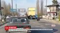 Очевидцы самостоятельно вытолкали фуру с переезда за несколько минут до прибытия поезда