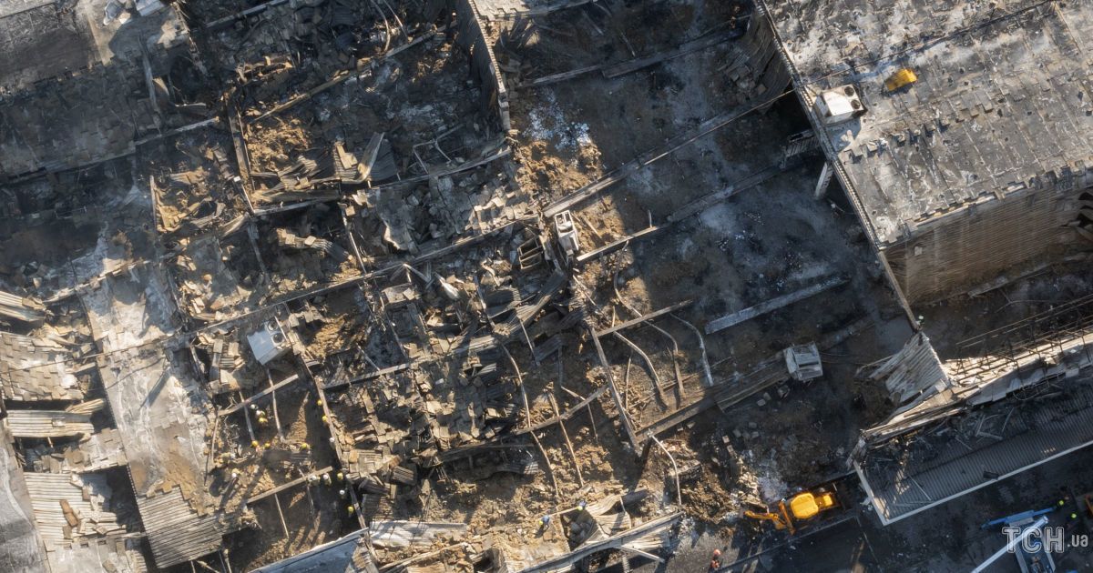 Після російського бомбардування ТЦ у Кременчуці досі не знайшли одну жінку