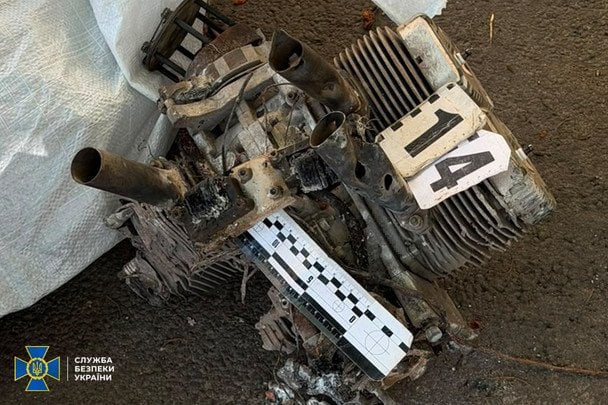 Уламки «Герані», якою окупанти вдарили по лаврі / © СБУ