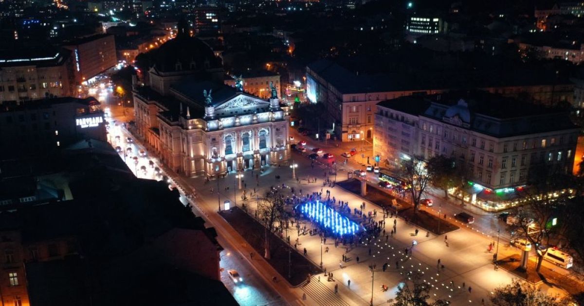 У Львові запрацював новий сухий фонтан_5 / © Львівська міська рада