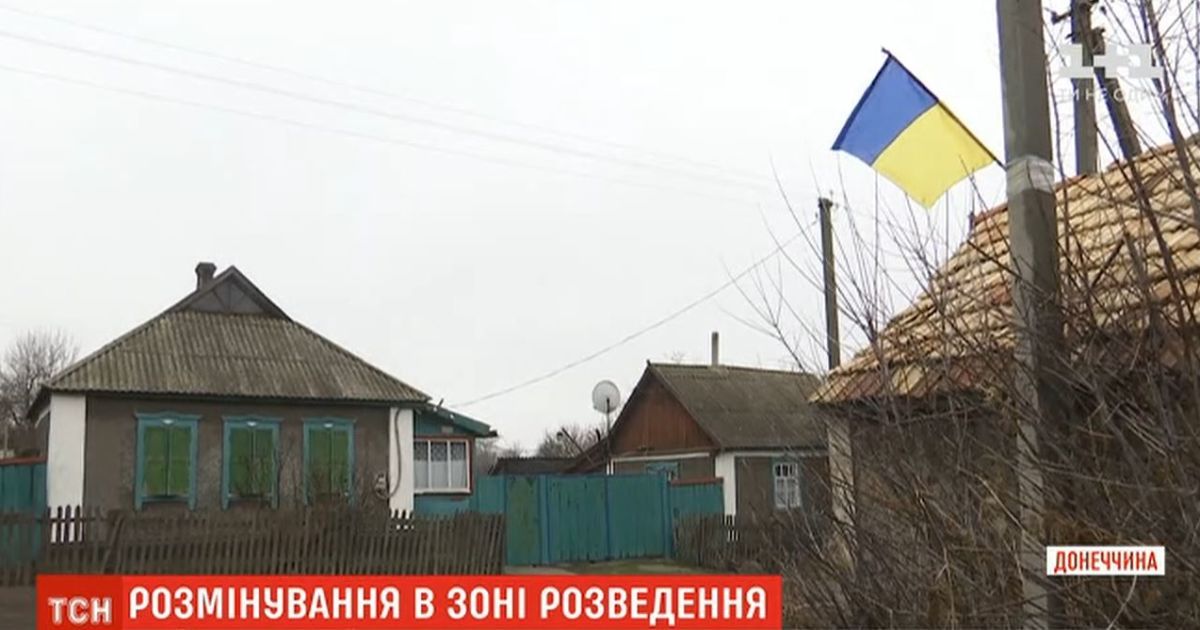 Разминирование и патрули спецназовцев. Как живут после разведения войск в Катериновке
