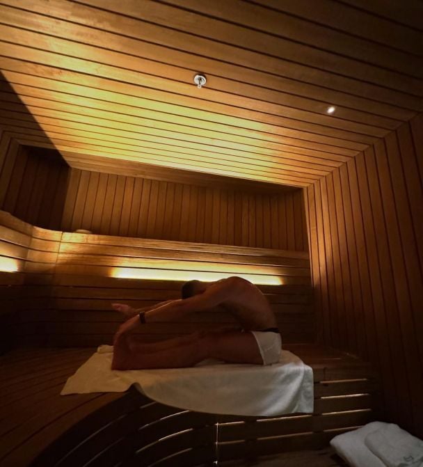 Криштиану Роналду в сауне / © Instagram Джорджины Родригес