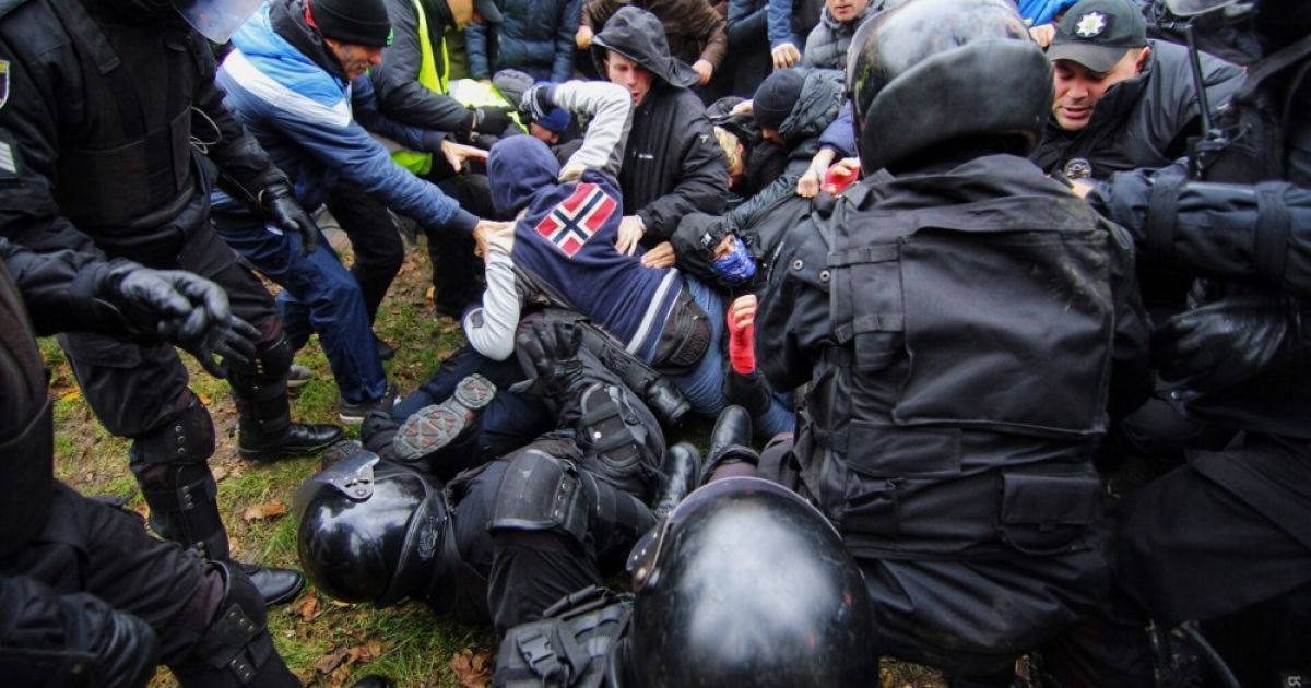 В Одесі сталася масова бійка через Літній театр: начальнику поліції розбили голову