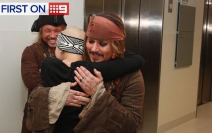 Джонні Депп ощасливив онкохворих дітей в Австралії, відвідавши їх в образі Джека Горобця