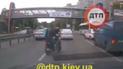 У Києві скутерист врятував кошеня, яке повзало на жвавій трасі (відео)