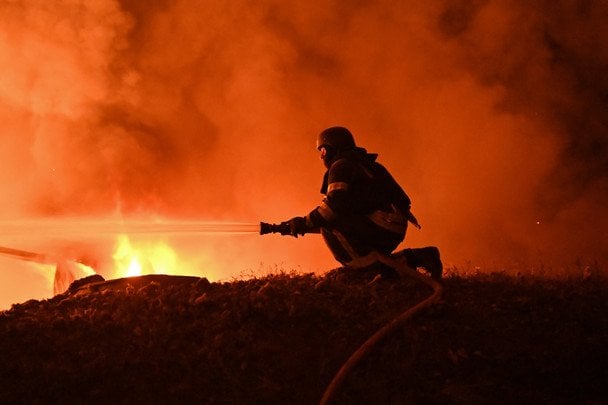 Рятувальник на місці пожежі / © Getty Images