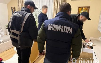 На Львівщині викрили банкірів, які привласнювали кошти клієнтів, перевипускаючи їхні картки