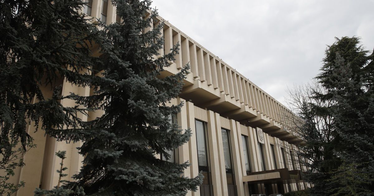 У Варшаві росіянам сказали звільнити приміщення школи при посольстві РФ.