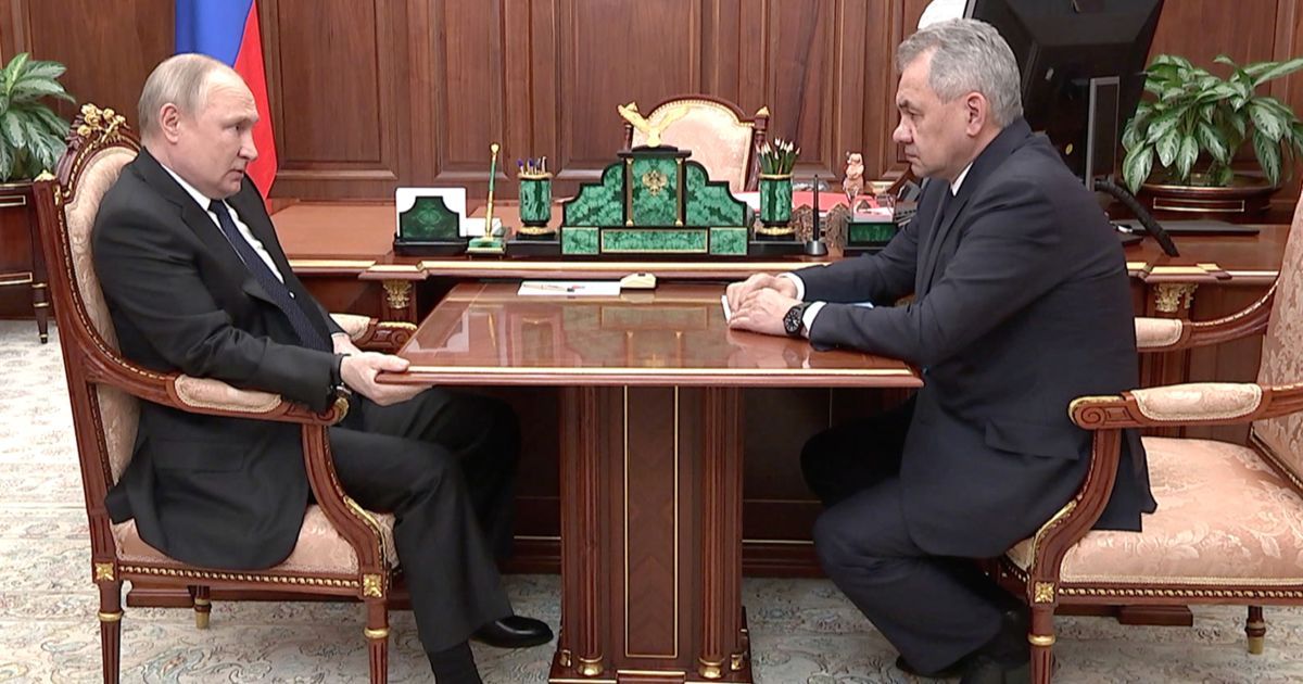 Арестович вважає, що одяг Шойгу під час зустрічі з Путіним – "зняття тональності війни"